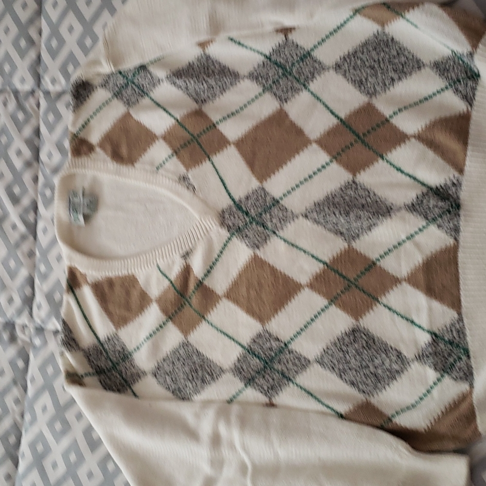 V neck sweater never worn. Doea not have tags